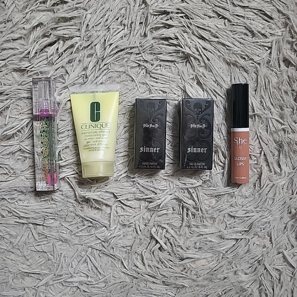 Beauty Bundle Clinique Kat Von D Lips Plumping Lip Gloss Moisturizer ✨️💫